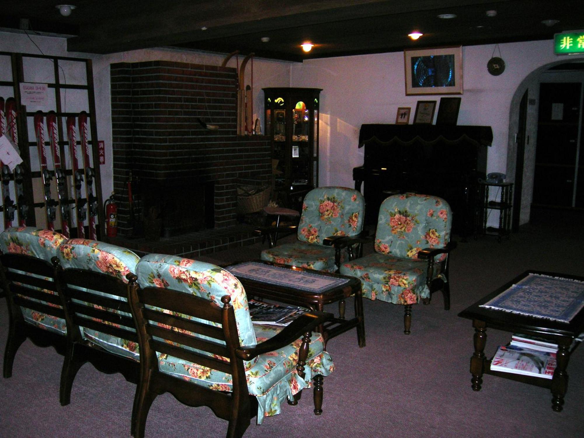 האקובה Hotel Weisser Hof Happei מראה חיצוני תמונה
